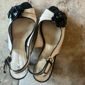 Black and white sandals with pretty black flower